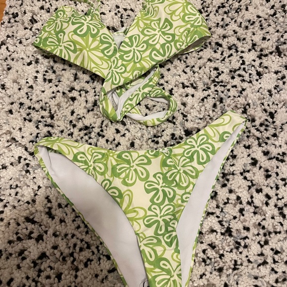 ROMWE bikini new without tags. Hygiene protection still in the baiting suit. - Picture 3 of 3